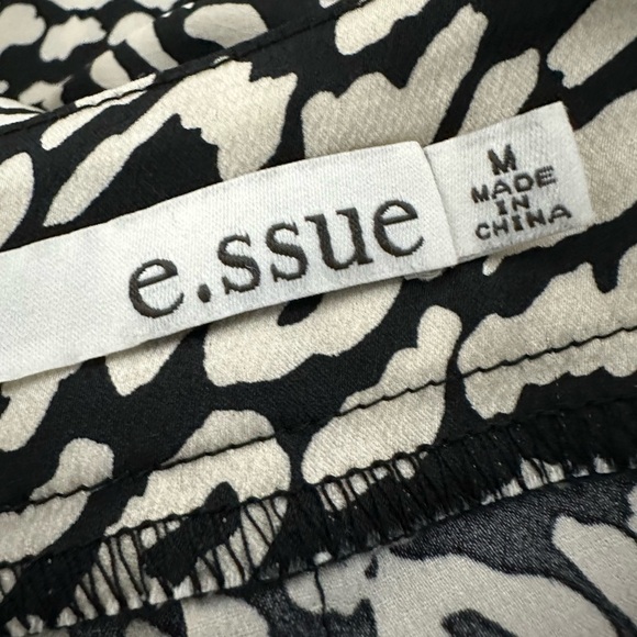 Black and ecru faux wrap skirt animal print. - Picture 5 of 6